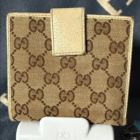 Gucci Tan and Brown Monogram Wallet - Picture 2 of 16